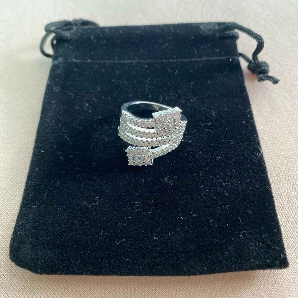 NWOT Faux Diamond Ring